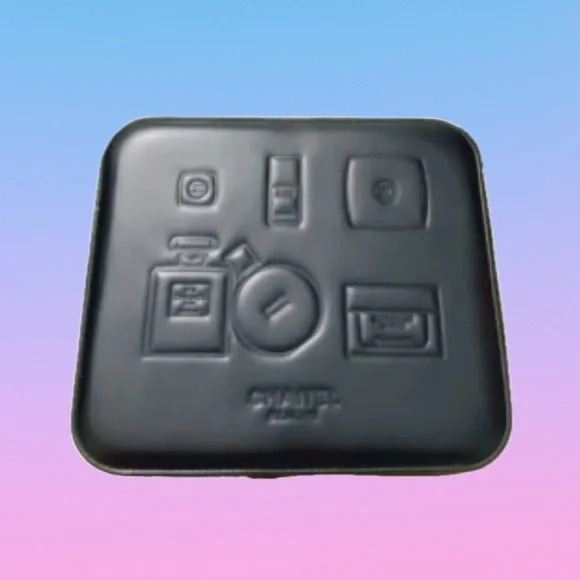 CHANEL Black Cosmetic Bag Elegant and Timeless Design - Picture 1 of 6